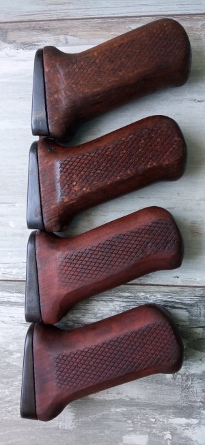 Polish Hardwood Pistol Grips. Very good/good condition. Fabryka Broni Radom Armory (circle 11)