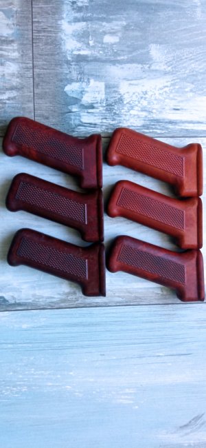 NOS Polish PGs bakelite Fatties with original mounting screws / Excellent condition Polish PGs bakelite fatties. FB Radom (circle 11).